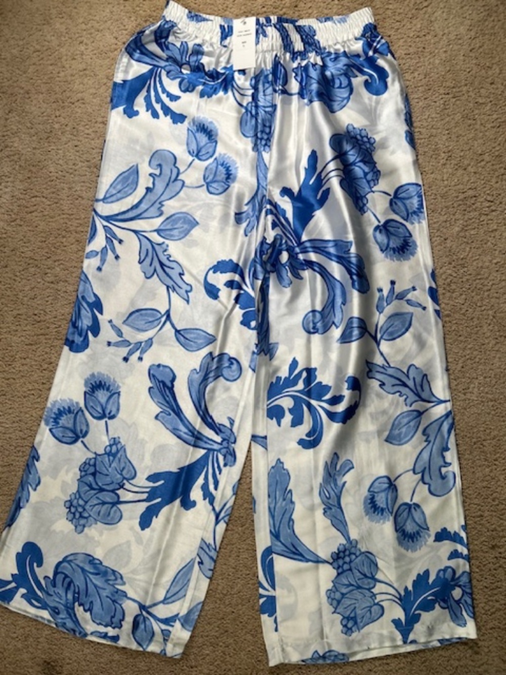 NWT Blue White Floral Wide Leg Pull On Pants - Size L - Picture 5 of 7